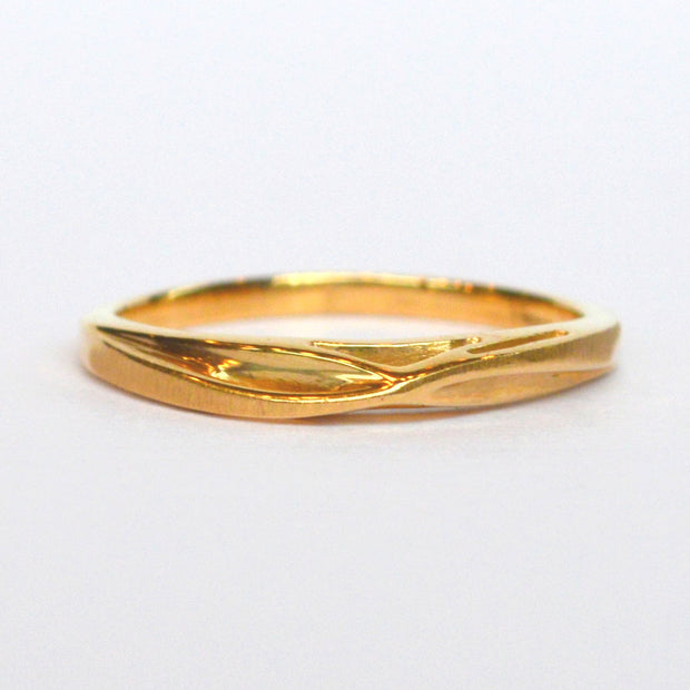 14K Yellow Gold Twisted Band