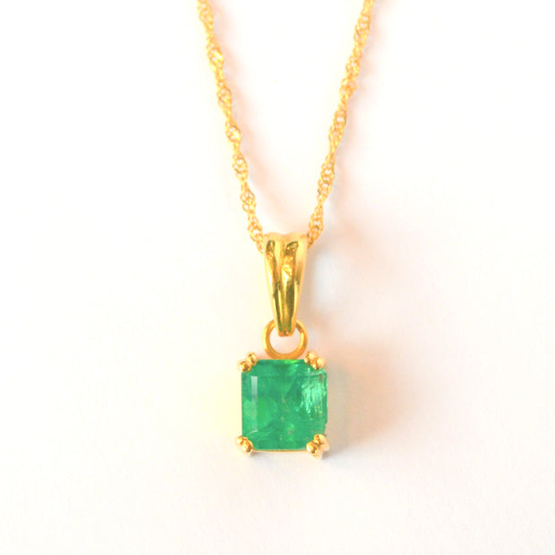 18K Yellow Gold Mounting Featuring Square Cut Columbian Emerald On 14K Yellow Gold Chain