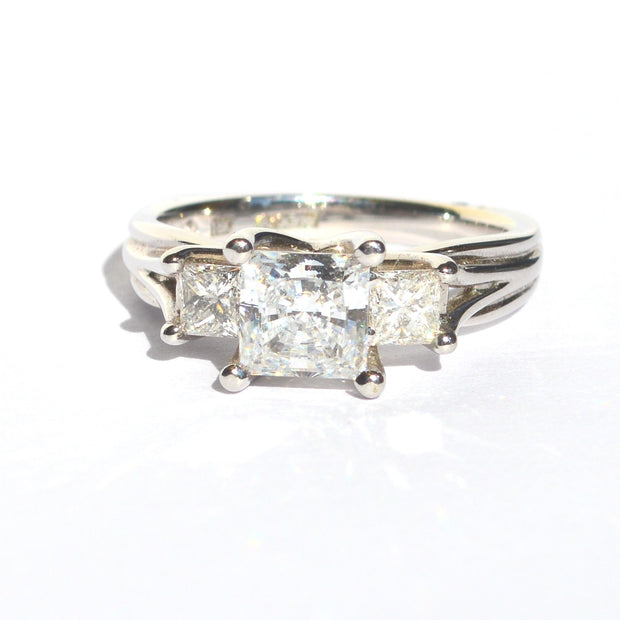 18K White Gold Diamond Engagement RingThree Stone